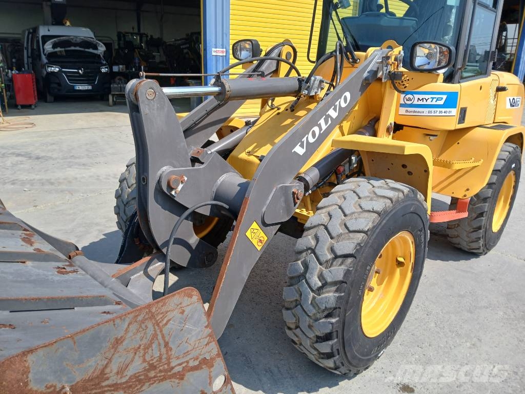 Volvo L 30 G 輪胎式裝載機
