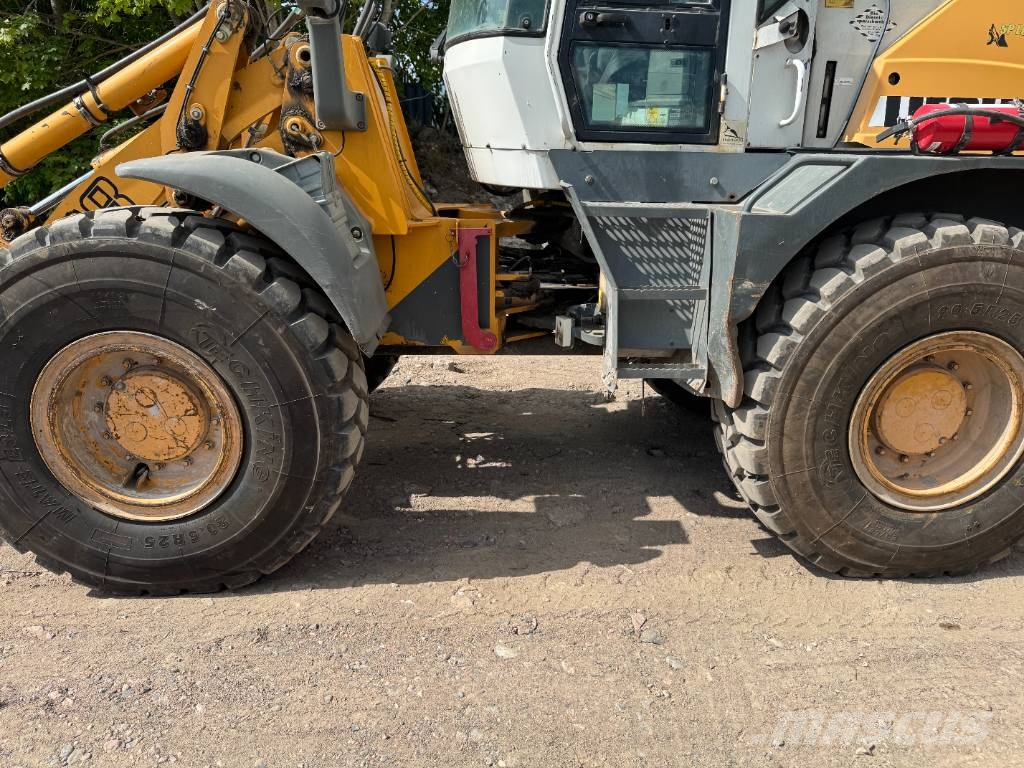 Liebherr L 538- Varattu Фронтальні навантажувачі