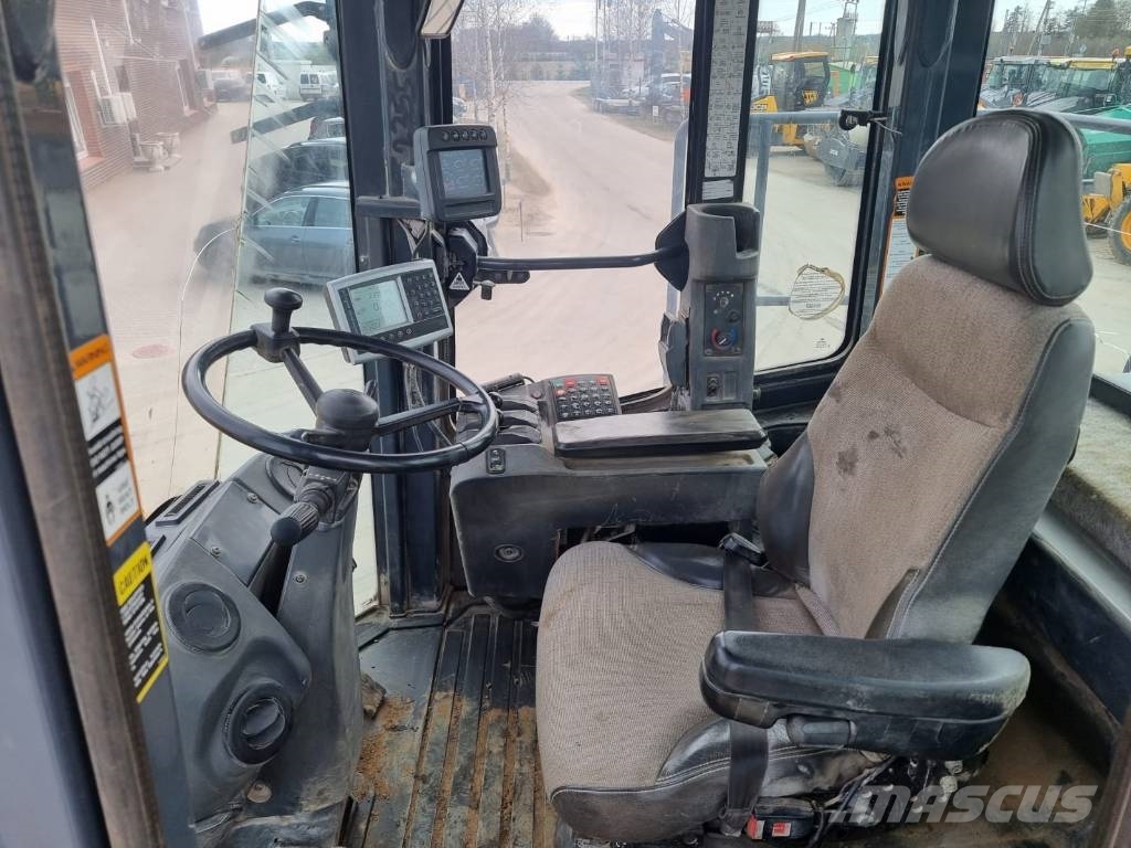 Bell L 2606 E Kolesové nakladače