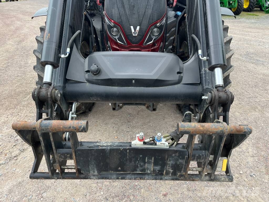 Valtra T 234 Traktorji