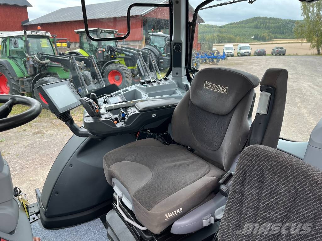 Valtra T 234 Traktorji