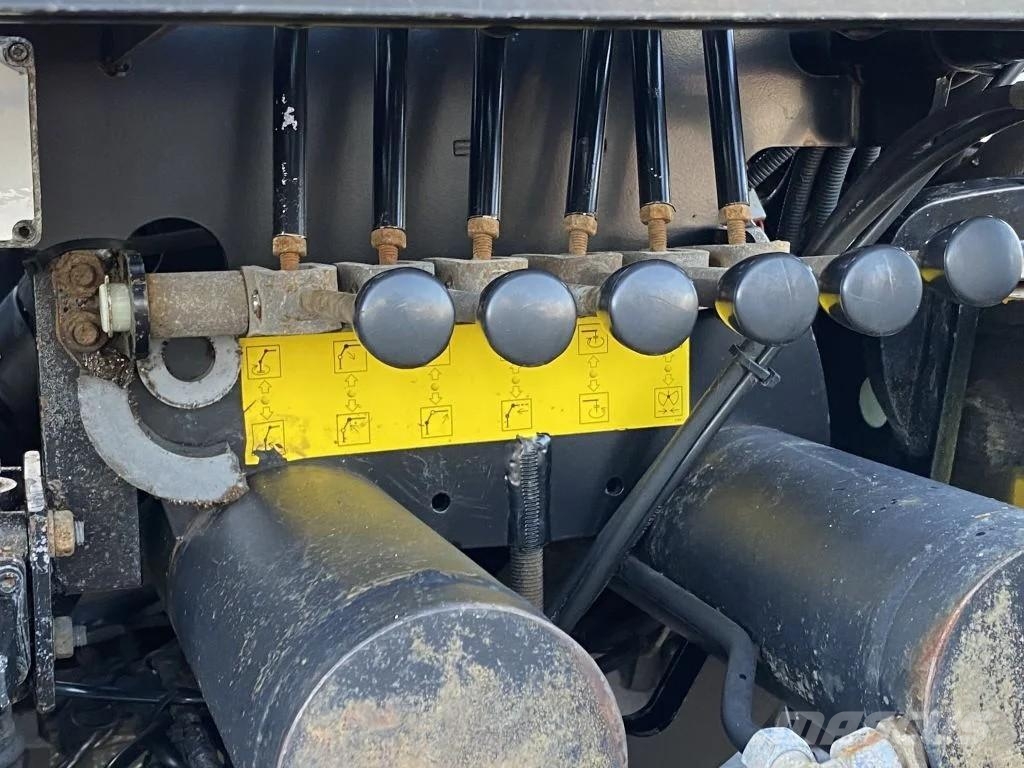 Volvo FM 370 + Euro 5 + Palfinger Z-Q170 Crane + 30ton N Treileri ar āķi