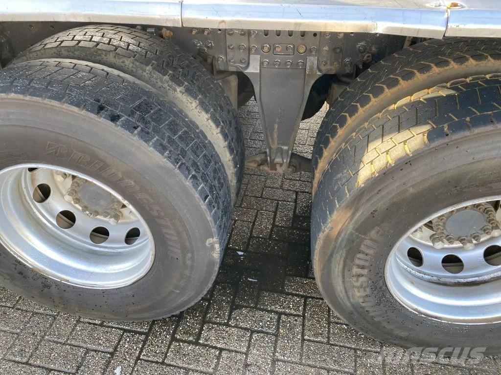 Volvo FM 370 + Euro 5 + Palfinger Z-Q170 Crane + 30ton N Treileri ar āķi