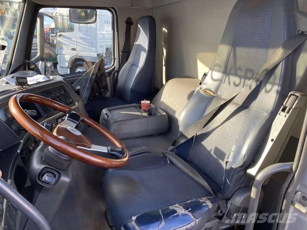 Volvo FM 370 + Euro 5 + Palfinger Z-Q170 Crane + 30ton N Treileri ar āķi