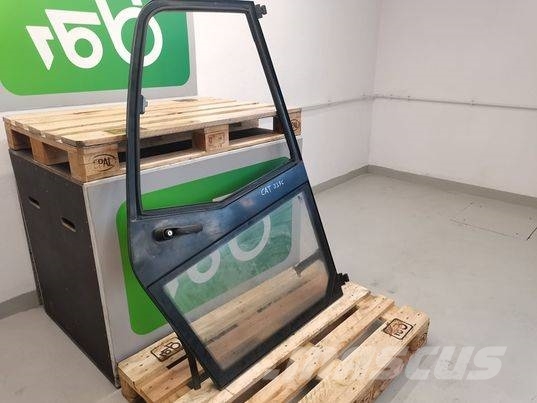 CAT TH 514C door Kabinen