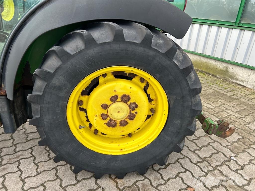 John Deere 5100 GF Traktorji