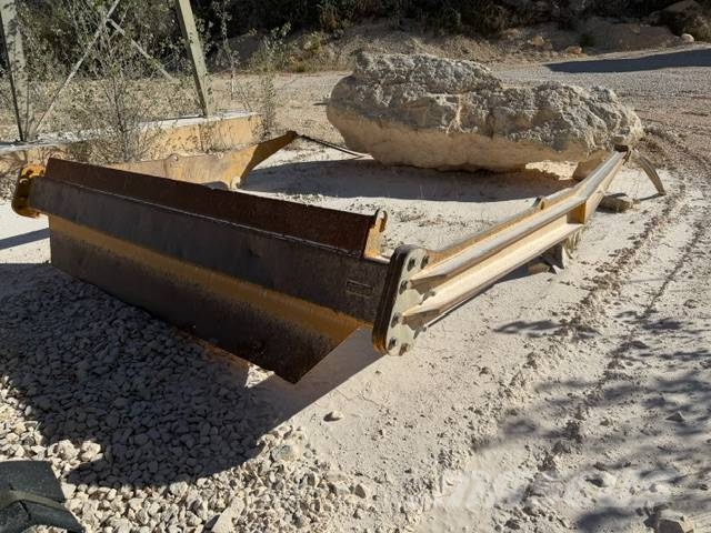 Bell B 40 E Midjestyrd dumper