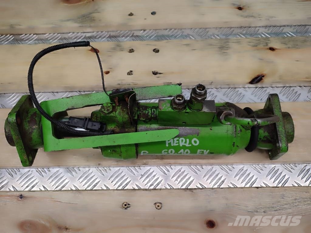 Merlo Hydraulic cylinder for axle stabilization MERLO P Hüdraulika