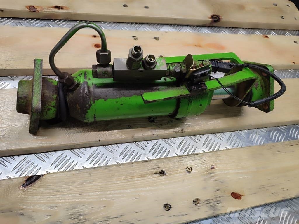 Merlo Hydraulic cylinder for axle stabilization MERLO P Hüdraulika