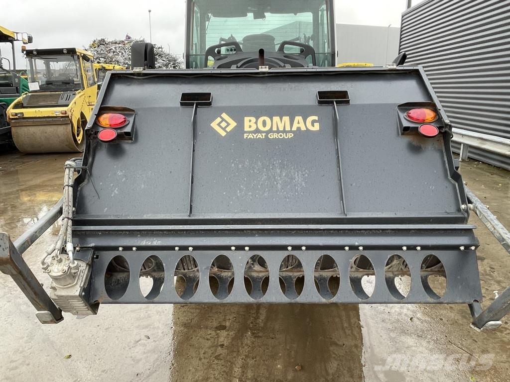 Bomag BW 174 AP-4I AM مداحل ثنائية الاسطوانة