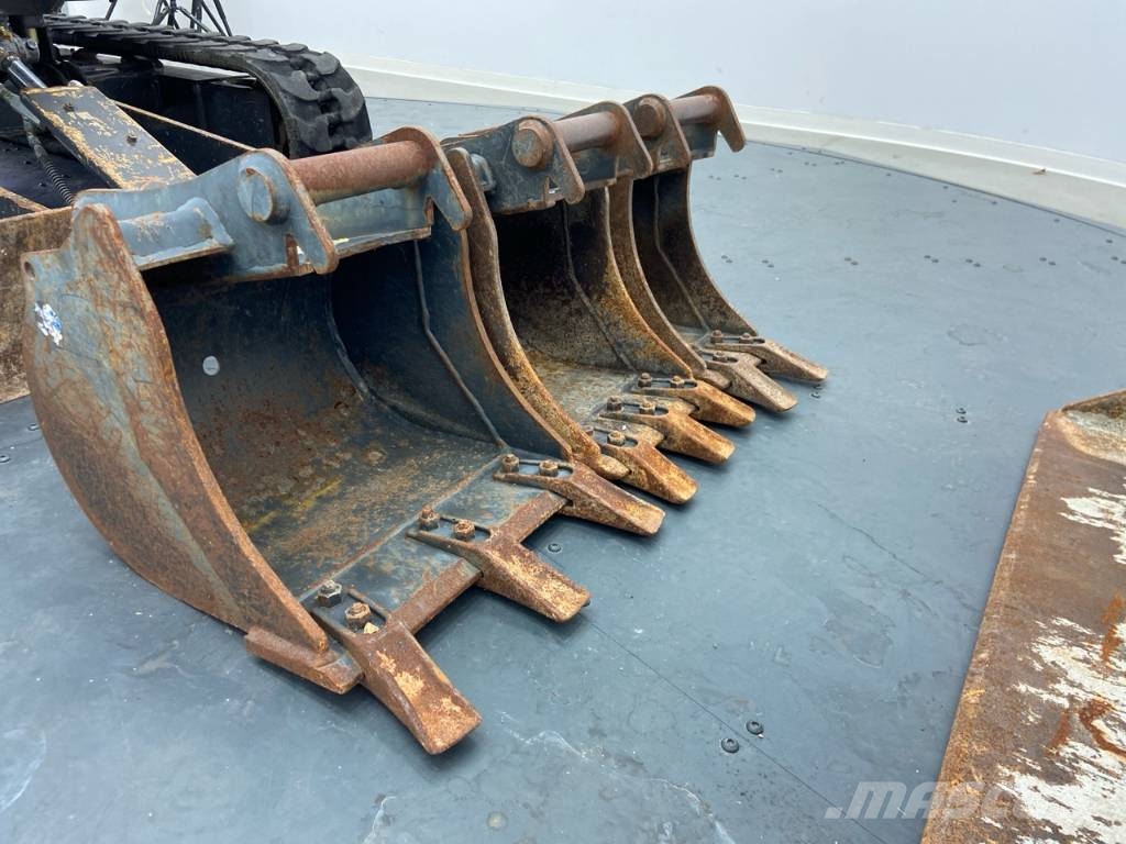 CASE CX 17 C + 4 godets + BRH + Remorque gourdon VPr 25 Mini excavators < 7t (Mini diggers)