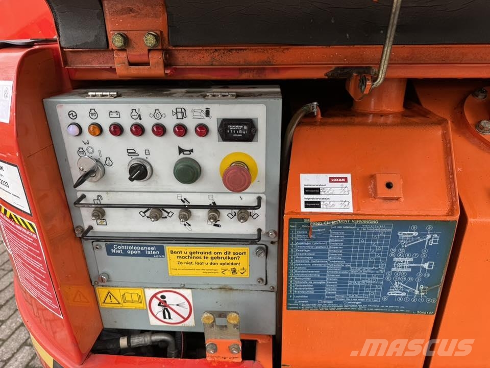 Hitachi HX99B Hoogwerker 2 stuks Telescopic boom lifts