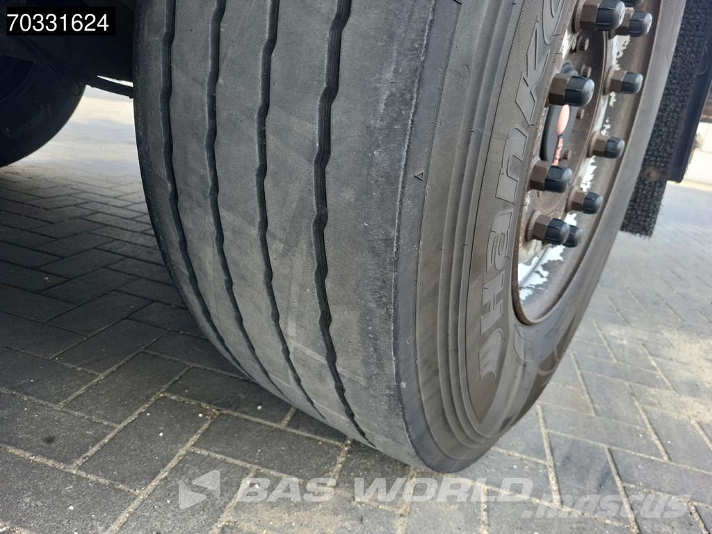 Schmitz Cargobull SCB*S3B Tailgate Lift Axle 250x270cm Semirremolques isotermos/frigoríficos