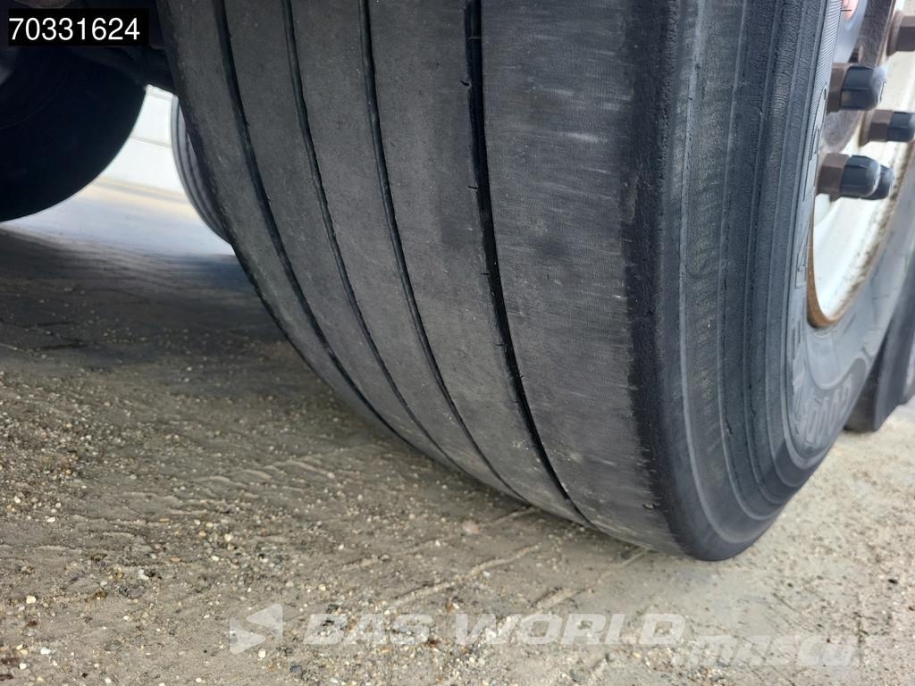 Schmitz Cargobull SCB*S3B Tailgate Lift Axle 250x270cm Semirremolques isotermos/frigoríficos