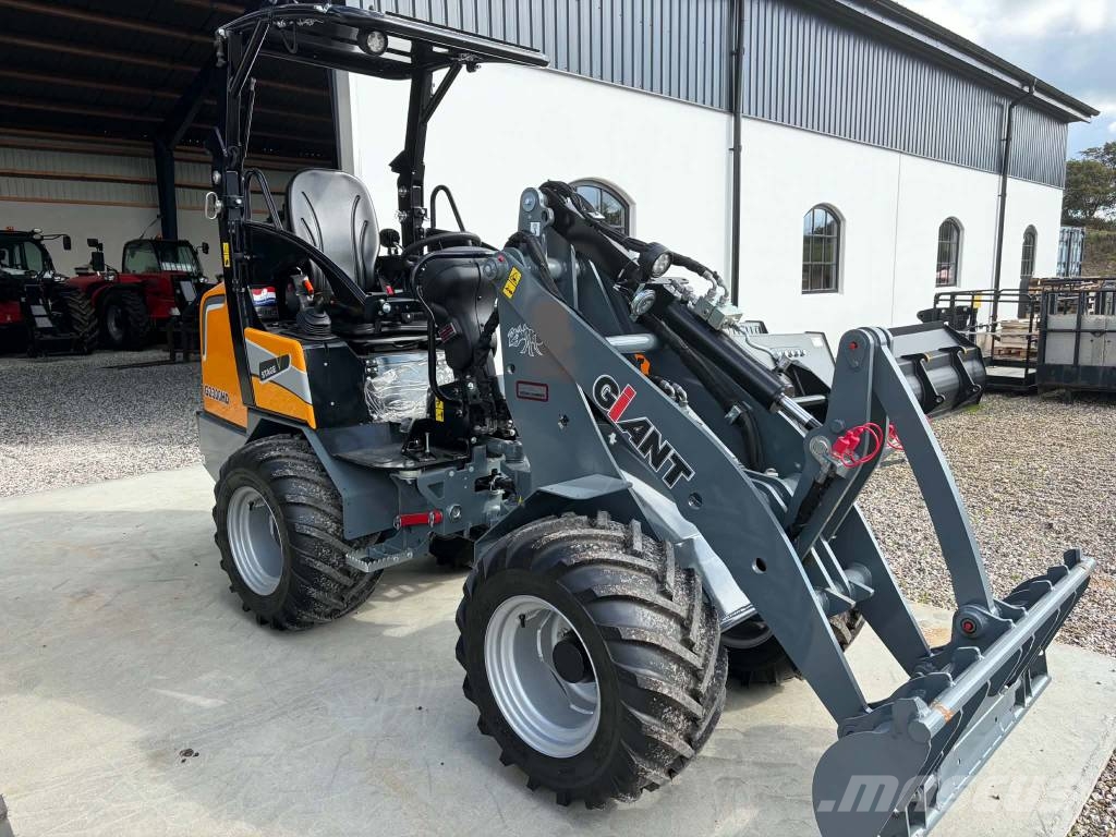 GiANT G 2300 HD Mini loaders