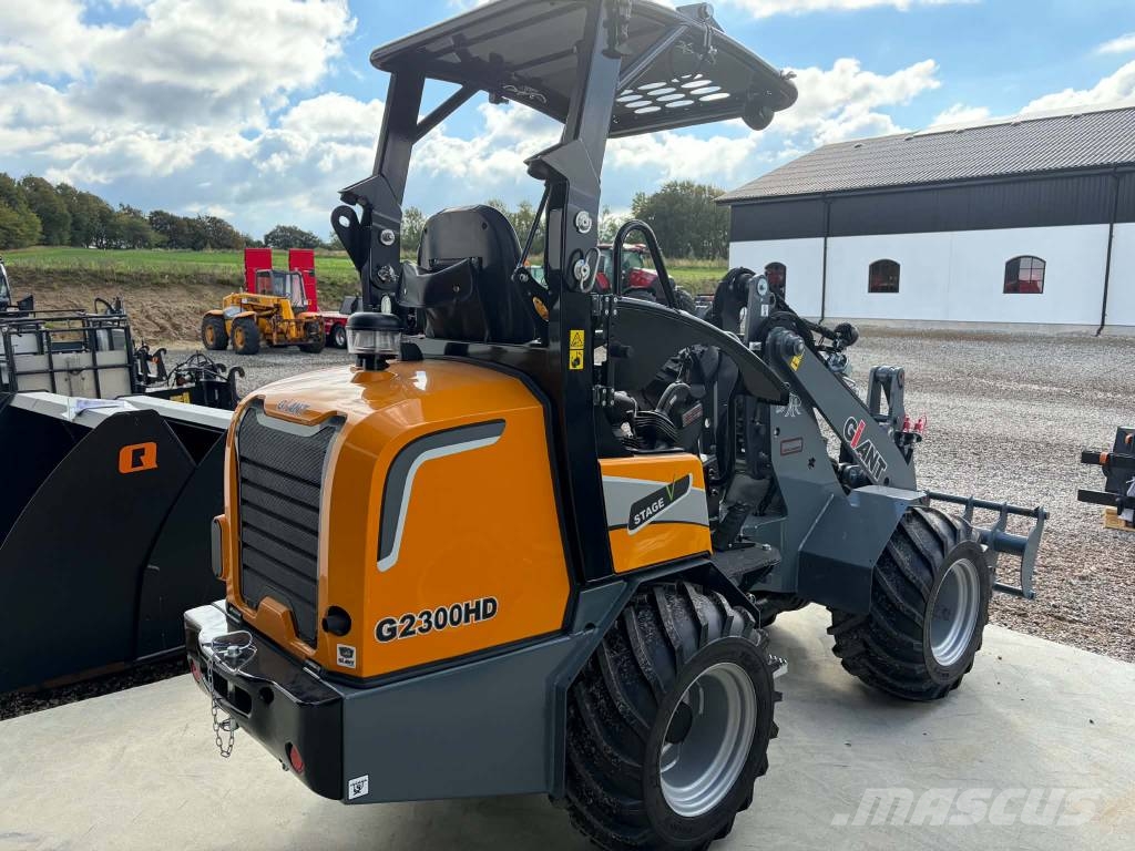 GiANT G 2300 HD Mini loaders