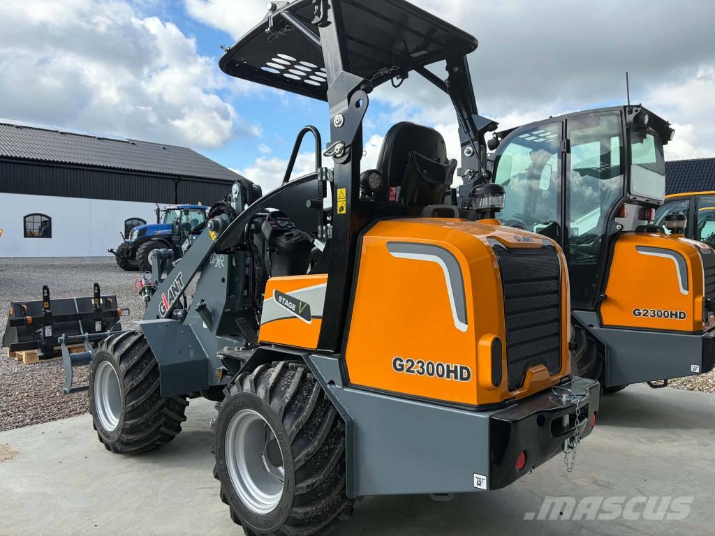 GiANT G 2300 HD Mini loaders