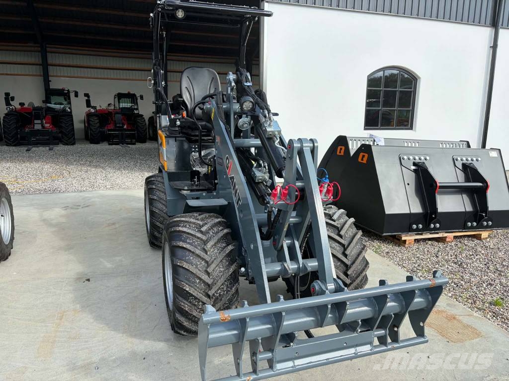 GiANT G 2300 HD Mini loaders