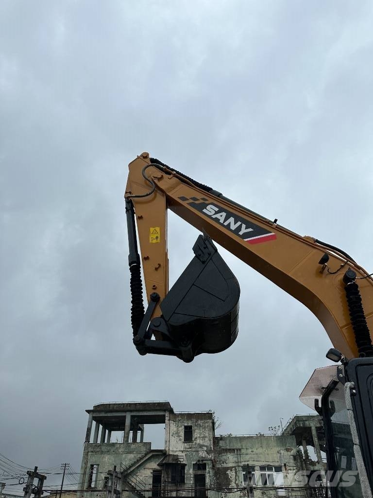 Sany SY 215 C حفارات وسط 7 طن - 12 طن