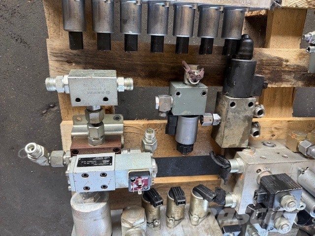 Liebherr R 916 Advanced COMPLET HYDRAULIC PARTS Hydraulics