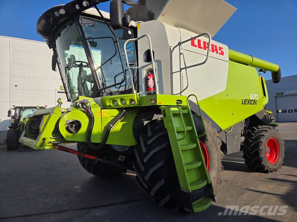 CLAAS Lexion 670 Derliaus nuėmimo kombainai