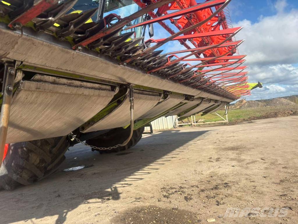 CLAAS Lexion 670 Derliaus nuėmimo kombainai