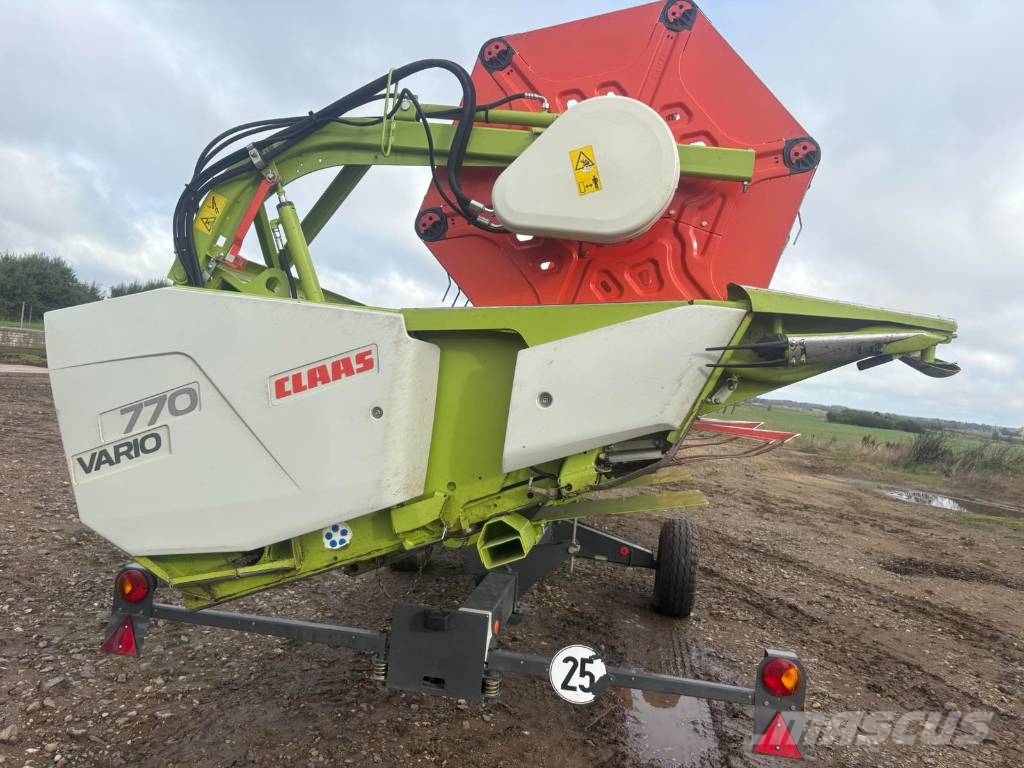 CLAAS Lexion 670 Derliaus nuėmimo kombainai