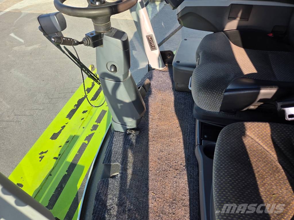 CLAAS Lexion 670 Derliaus nuėmimo kombainai