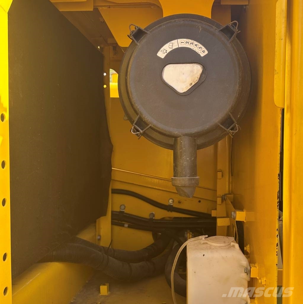 Komatsu 240LC-8 Pelle sur chenilles