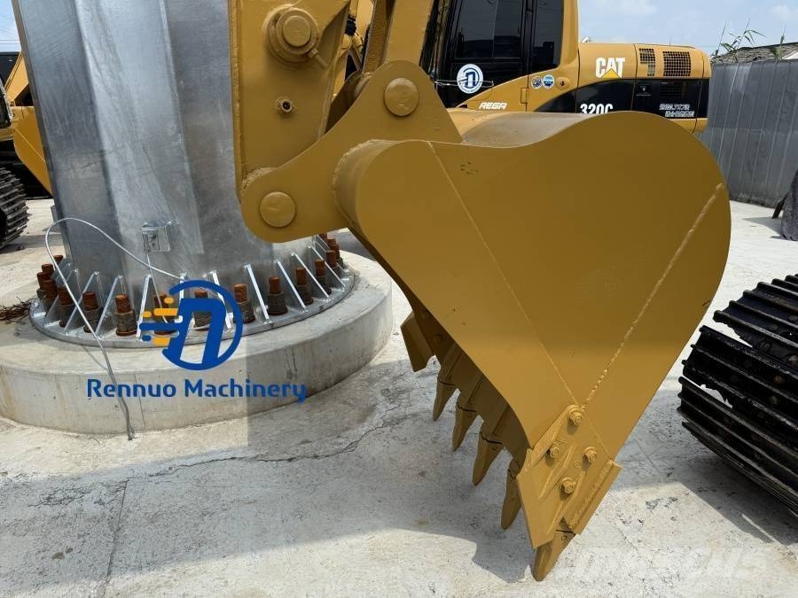 CAT 320B Bagri goseničarji