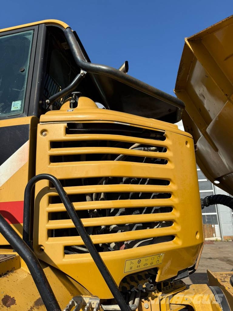 CAT 725 //BJ.  - 2002 - 18292H // 6X6 Articulated Dump Trucks (ADTs)