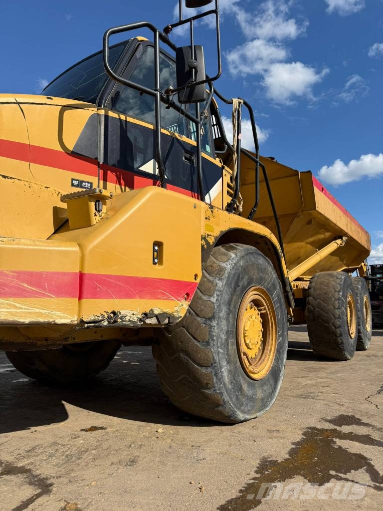 CAT 725 //BJ.  - 2002 - 18292H // 6X6 Articulated Dump Trucks (ADTs)