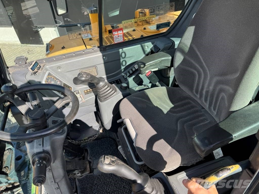 Hyundai 55W-9 ENGCON Bageri točkaši