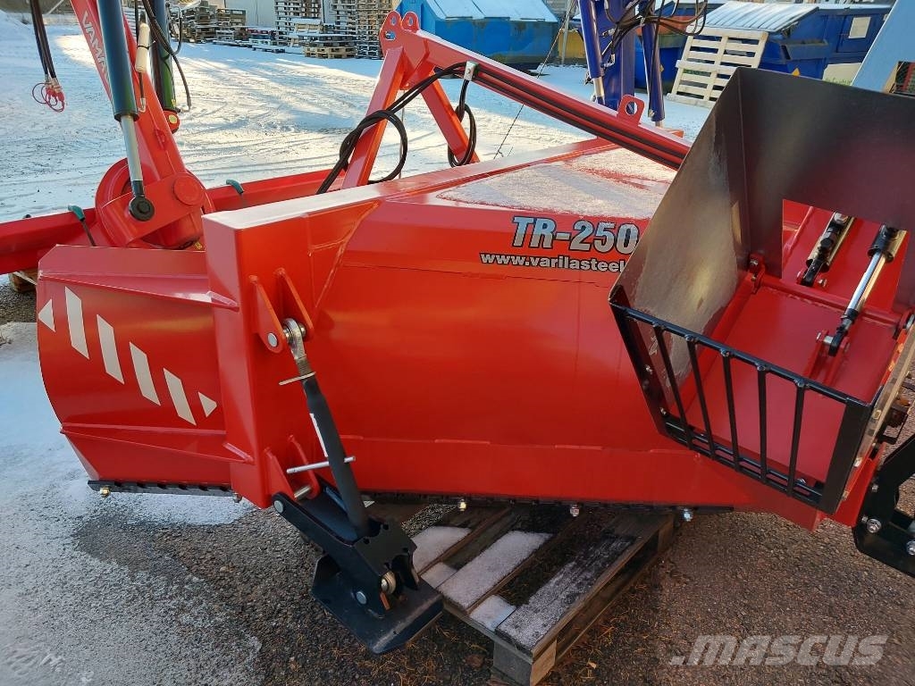 Varila Steel TR 250 قاذفات الجليد