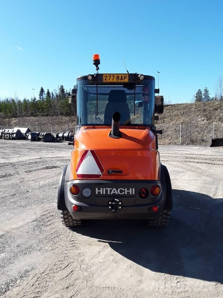 Hitachi ZW 75 Kolesové nakladače