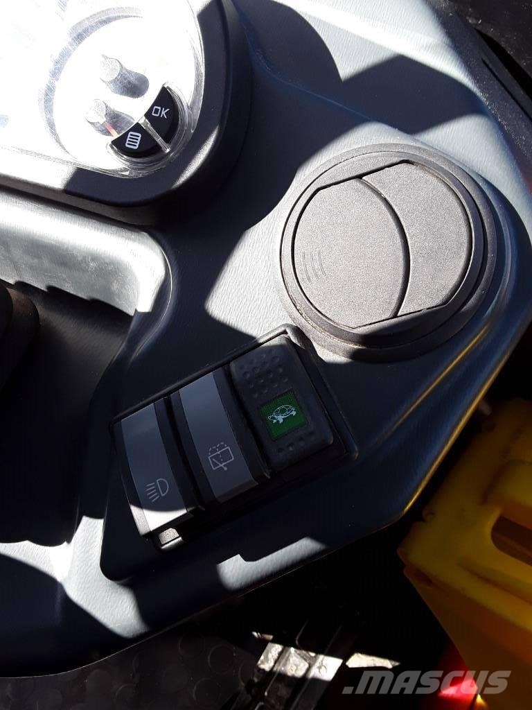 Hitachi ZW 75 Kolesové nakladače
