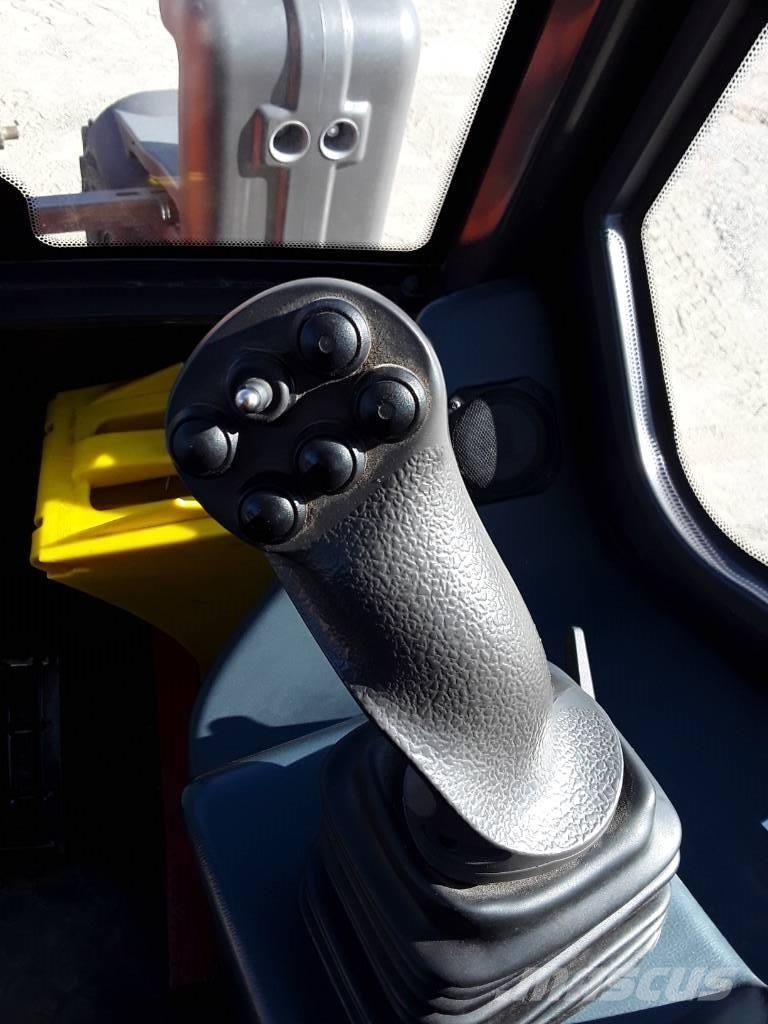 Hitachi ZW 75 Kolesové nakladače