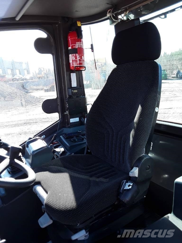 Hitachi ZW 75 Kolesové nakladače