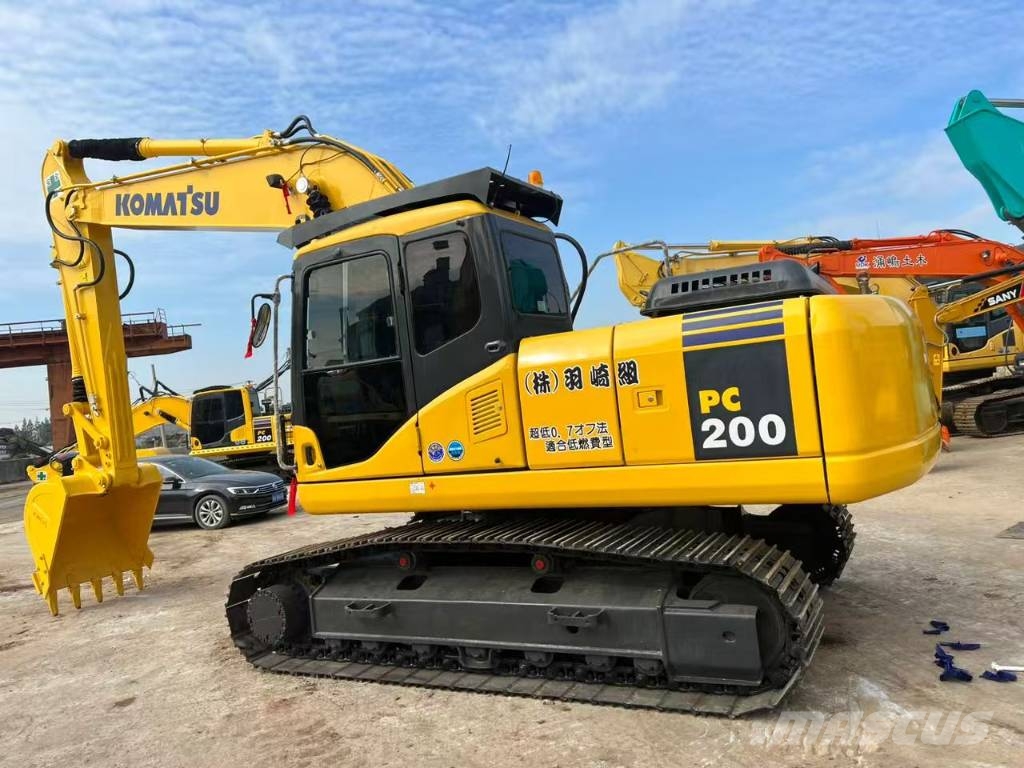 Komatsu PC 200 Εκσκαφείς με ερπύστριες