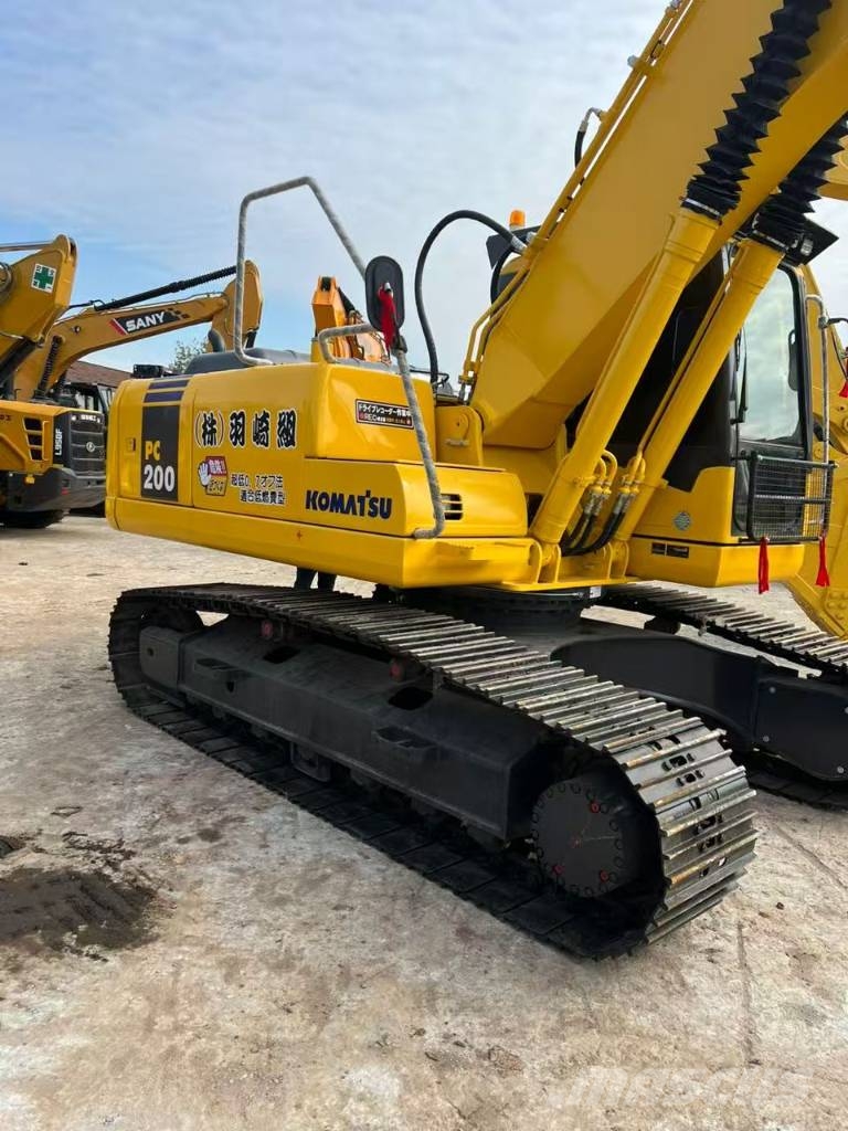 Komatsu PC 200 Εκσκαφείς με ερπύστριες