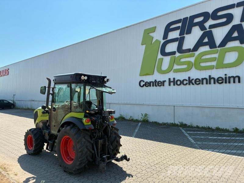 CLAAS NEXOS 240 S Traktoren