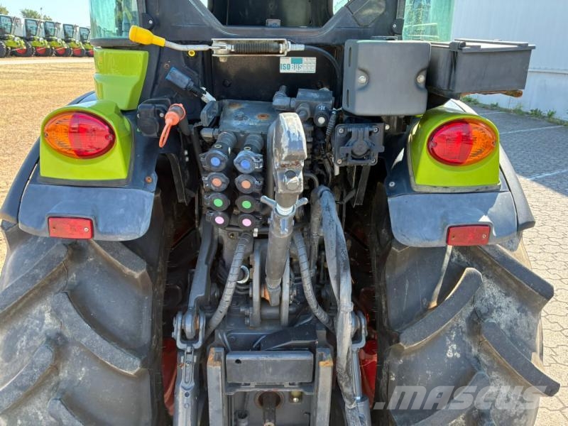 CLAAS NEXOS 240 S Stage V Tractoren