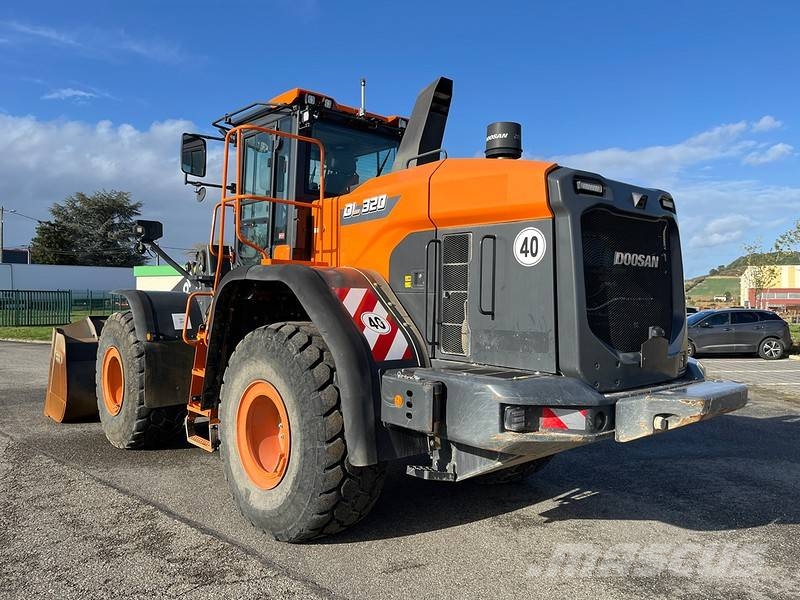 Develon DL 320-7 Gumikerekes homlokrakodók