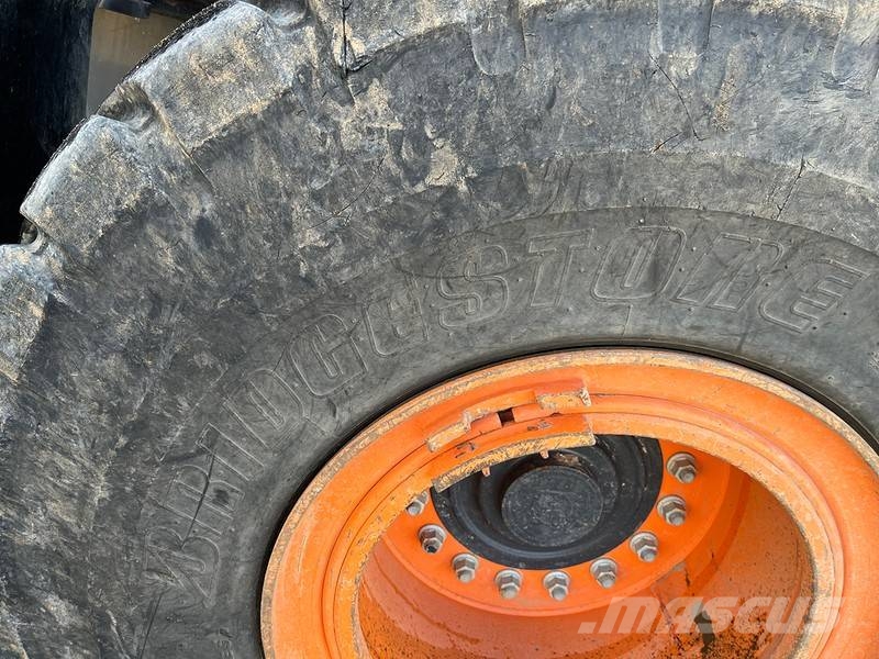 Develon DL 320-7 Gumikerekes homlokrakodók