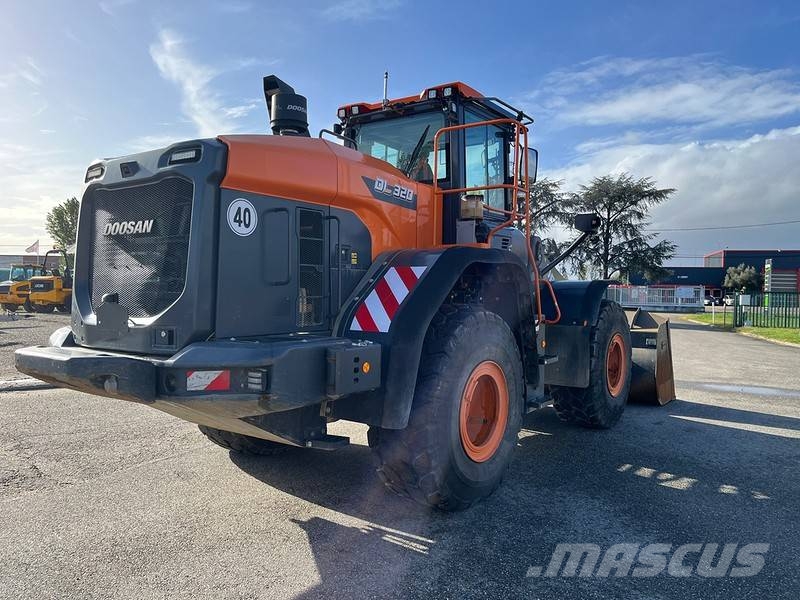 Develon DL 320-7 Gumikerekes homlokrakodók