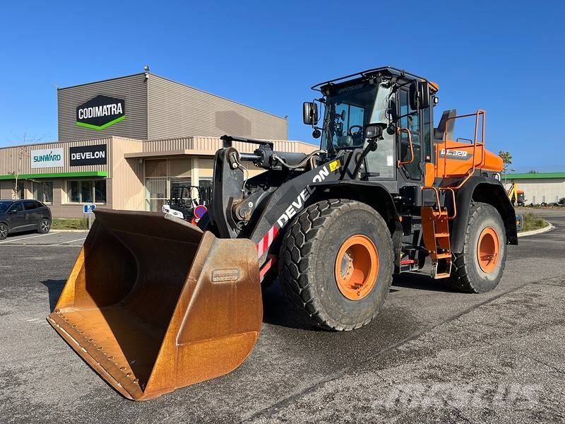 Develon DL 320-7 Gumikerekes homlokrakodók