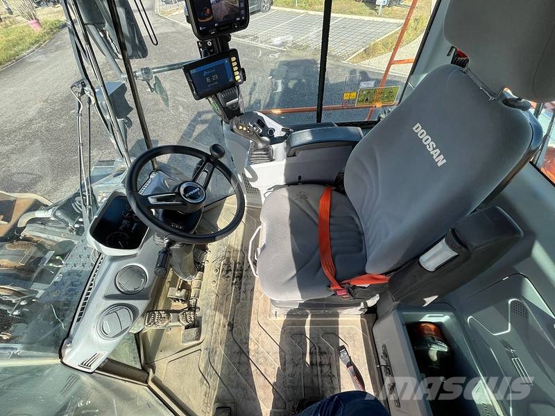 Develon DL 320-7 Gumikerekes homlokrakodók