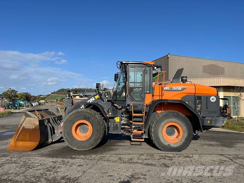 Develon DL 320-7 Gumikerekes homlokrakodók