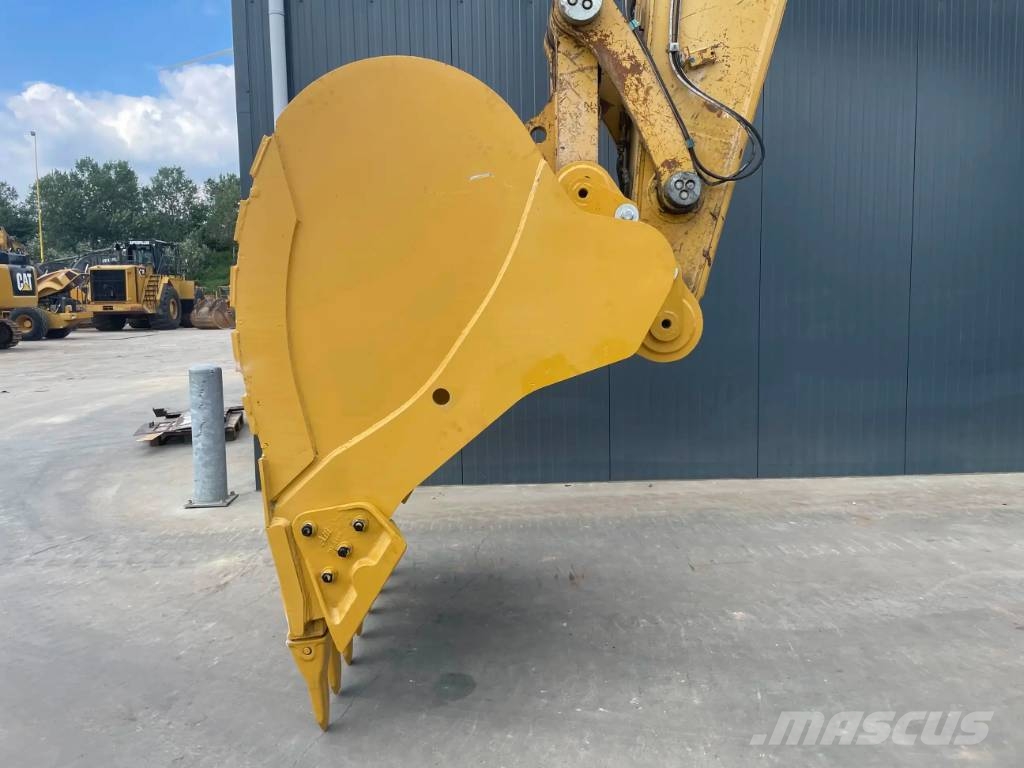 CAT 349D2 - TB Skovle