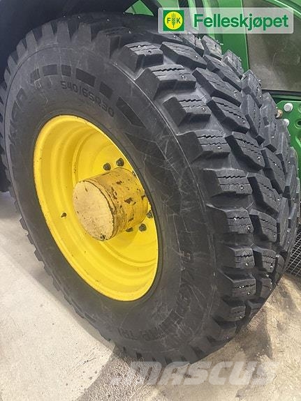  540/65R30 og 650/65R42 Traktory